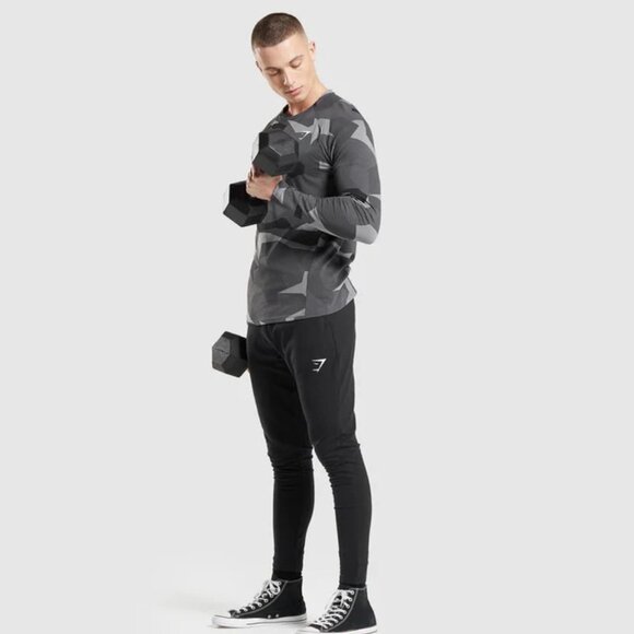 New Gymshark Mens Slim Fit CRITICAL LONG SLEEVE T-SHIRT Black - Picture 2 of 7